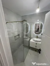 Apartament 2 camere, parcare, zona Sesul de sus 