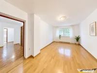 Decomandat si generos, 3 camere, 2 bai, potential de amenaja 
