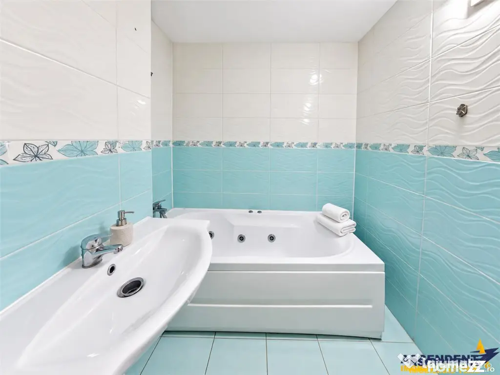 Decomandat si generos, 3 camere, 2 bai, potential de amenaja - Brasov (Brasov)