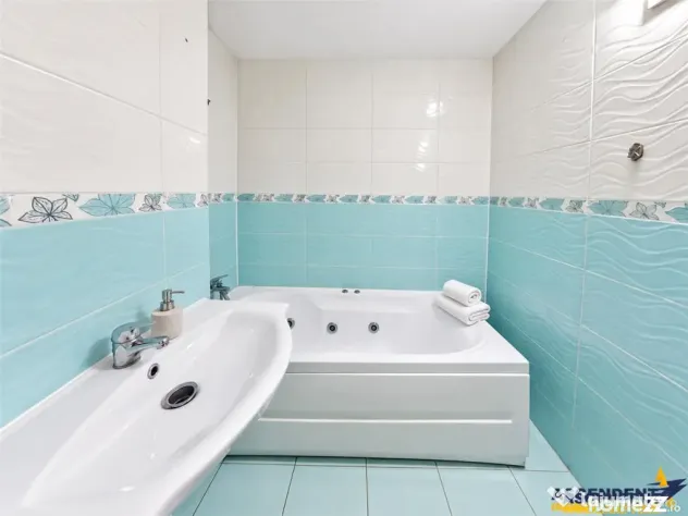 Decomandat si generos, 3 camere, 2 bai, potential de amenaja - Brasov (Brasov)