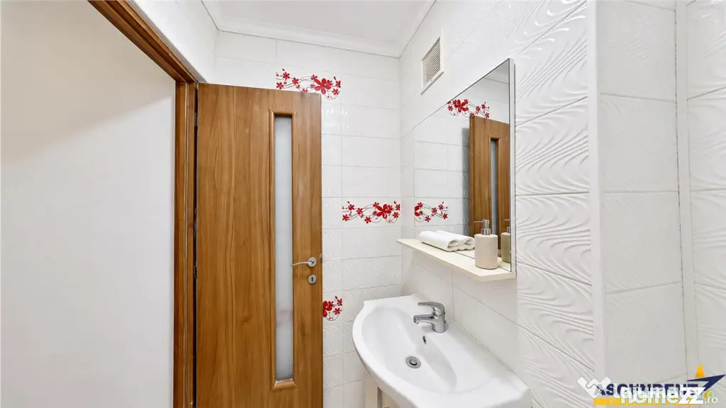 Decomandat si generos, 3 camere, 2 bai, potential de amenaja - Brasov (Brasov)