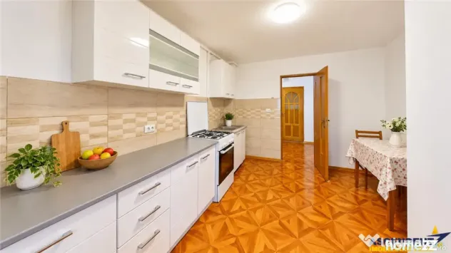 Decomandat si generos, 3 camere, 2 bai, potential de amenaja - Brasov (Brasov)