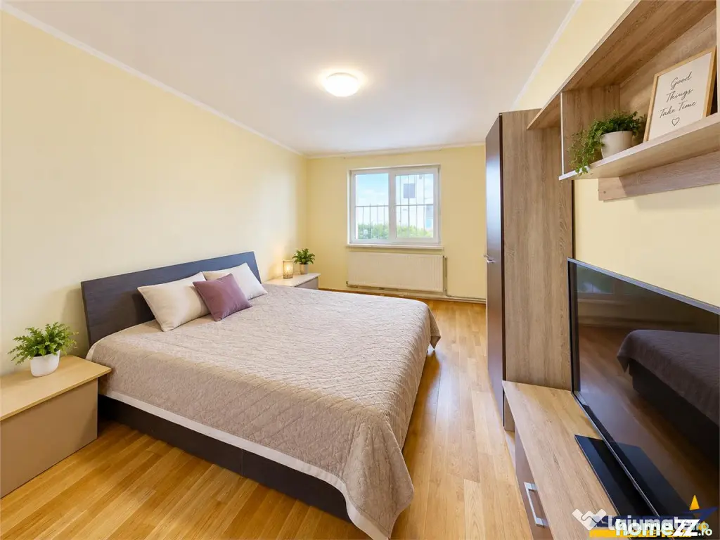 Decomandat si generos, 3 camere, 2 bai, potential de amenaja - Brasov (Brasov)