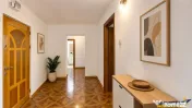 Decomandat si generos, 3 camere, 2 bai, potential de amenaja