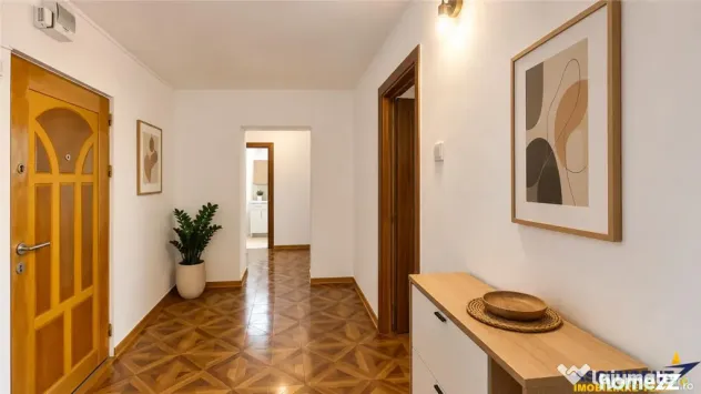 Decomandat si generos, 3 camere, 2 bai, potential de amenaja - Brasov (Brasov)
