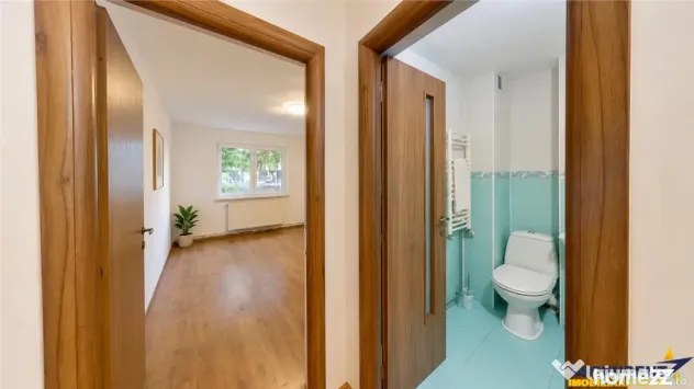 Decomandat si generos, 3 camere, 2 bai, potential de amenaja - Brasov (Brasov)