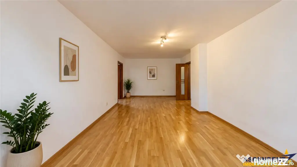 Decomandat si generos, 3 camere, 2 bai, potential de amenaja - Brasov (Brasov)