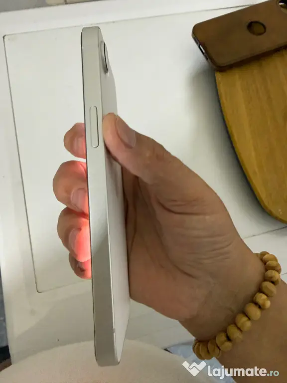 iPhone 16 e