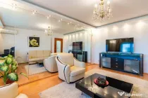 Apartament 3 camere, spatios în zona P-ta Sfanta Vineri/Centru Vechi