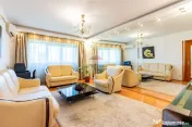 Apartament 3 camere, spatios în zona P-ta Sfanta Vineri/Centru Vechi 