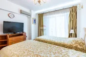 Apartament 3 camere, spatios în zona P-ta Sfanta Vineri/Centru Vechi 