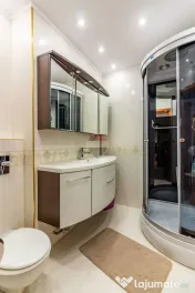 Apartament 3 camere, spatios în zona P-ta Sfanta Vineri/Centru Vechi 