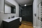 Inchiriez apartament lux ,52 mp utili , zona semicentrala (G 