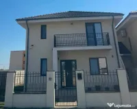 Duplex de vanzare - despartit prin camera tehnica 