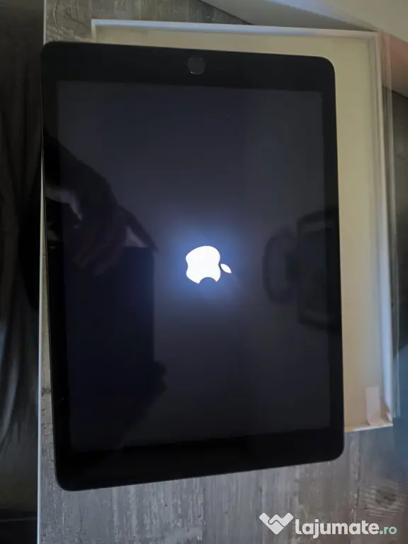 iPad (9th Generation) Wi-Fi / 64 GB