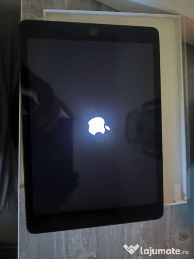 iPad (9th Generation) Wi-Fi / 64 GB