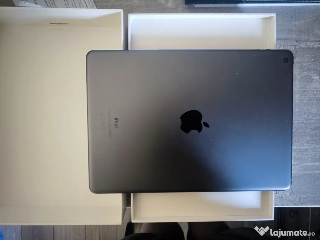 iPad (9th Generation) Wi-Fi / 64 GB