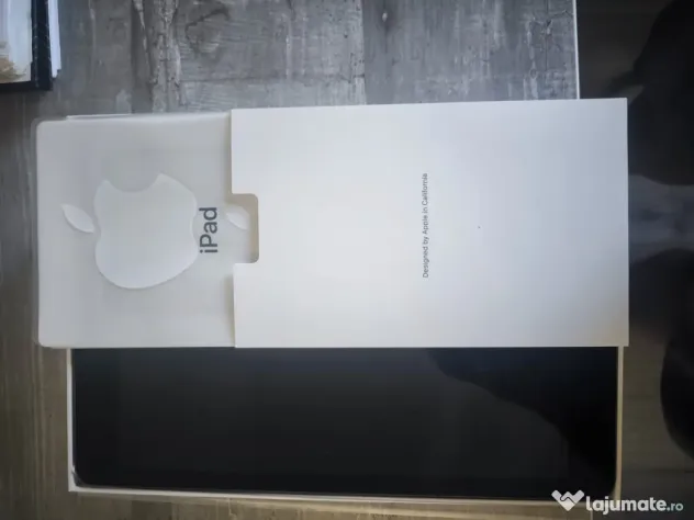 iPad (9th Generation) Wi-Fi / 64 GB