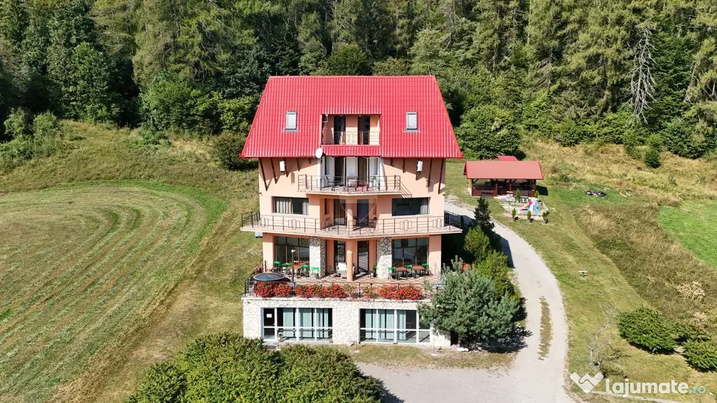 Pensiune în funcțiune | 10 camere | Teren 4.000 mp | Brădet – Săcele - Sacele (Brasov)