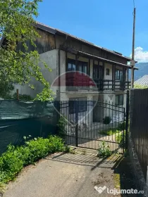 Casa la rosu in Poiana Tapului, Busteni, 3 dormitoare cu baie proprie