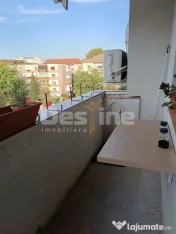 Apartament 3 camere de vanzare 