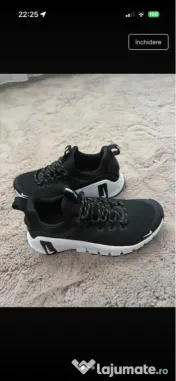 Adidași Nike