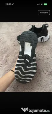 Adidași Nike