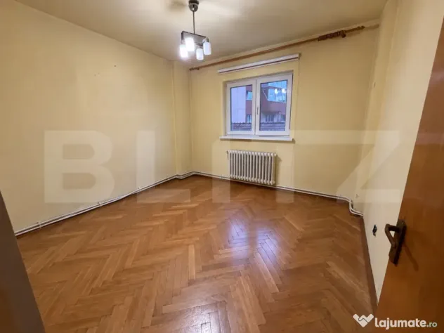 Apartament cu 4 camere decomandate, etaj 1, cu garaj inclus - Alba Iulia (Alba)