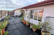 PENTHOUSE DE VÂNZARE – 2 NIVELE, 64 MP TERASĂ, MOBILAT ? 