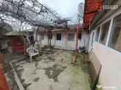 Casa de vanzare cu 3 camere | Necesita renovare - Deta 