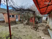 Casa de vanzare cu 3 camere | Necesita renovare - Deta 