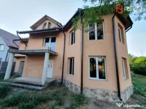 Casa individuala cu 5 camere si 2 bai, Central - Jebel