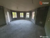 Casa individuala cu 5 camere si 2 bai, Central - Jebel 