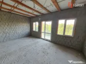 Casa individuala cu 5 camere si 2 bai, Central - Jebel 