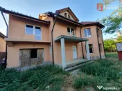 Casa individuala cu 5 camere si 2 bai, Central - Jebel 