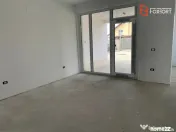 Apartament cu 3 camere si curte de 71 mp - Dumbravita 