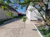 Casa individuala de vanzare cu 7 camere - Recas 