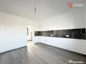 Casa individuala cu 4 camere, situata la drum asfaltat in Sa 