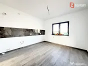 Casa individuala cu 4 camere, situata la drum asfaltat in Sa 