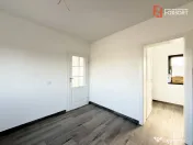 Casa individuala cu 4 camere, situata la drum asfaltat in Sa 