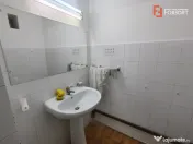 Spatiu comercial cu 3 incaperi de inchiriat in zona Spitalul 