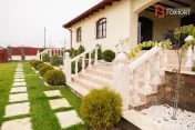 Proprietate unicata in stil clasic in Mosnita Noua - ID V720 