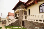 Proprietate unicata in stil clasic in Mosnita Noua - ID V720 