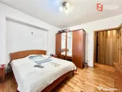 Apartament cu 3 camere, etaj 5 de vanzare, zona Lunei 