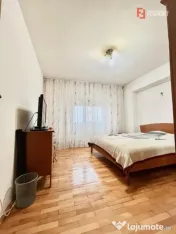 Apartament cu 3 camere, etaj 5 de vanzare, zona Lunei 