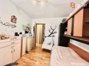 Apartament cu 3 camere, etaj 5 de vanzare, zona Lunei 