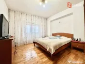 Apartament cu 3 camere, etaj 5 de vanzare, zona Lunei 