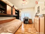 Apartament cu 3 camere, etaj 5 de vanzare, zona Lunei 