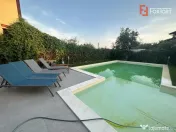Casa individuala cu 10 camere si piscina, in Dumbravita - ID