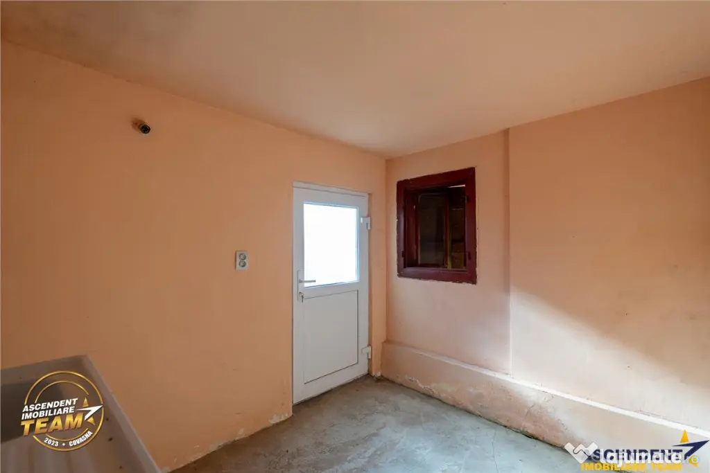 FILM! De casa traditionala, cu dependinte si facilitati, in - Bretcu (Covasna)